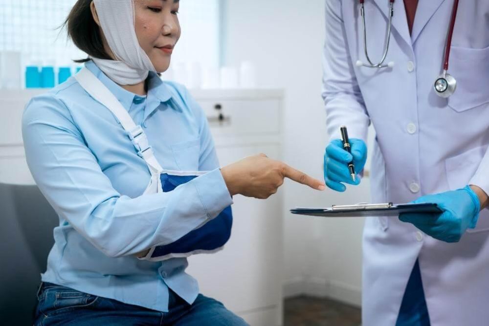Woman holding a clipboard in a doctor's